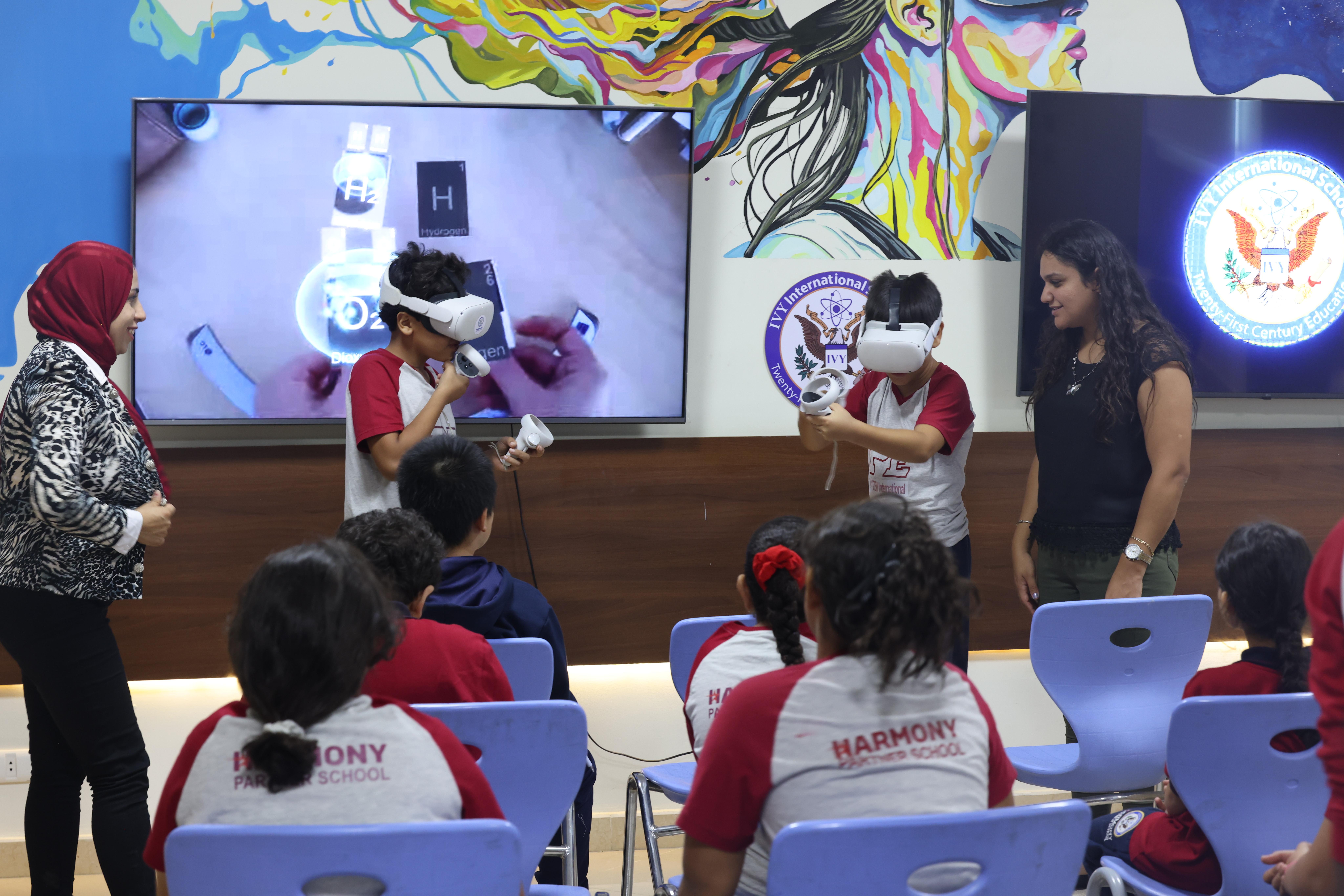  VR CLASSES - We help them how they can imagine. 